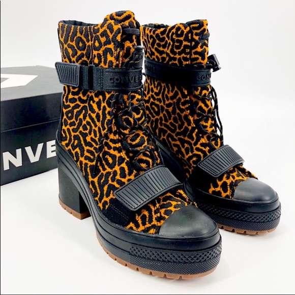 Converse women's Chuck Taylor All Star Utility GR82 boots. - Picture 2 of 4